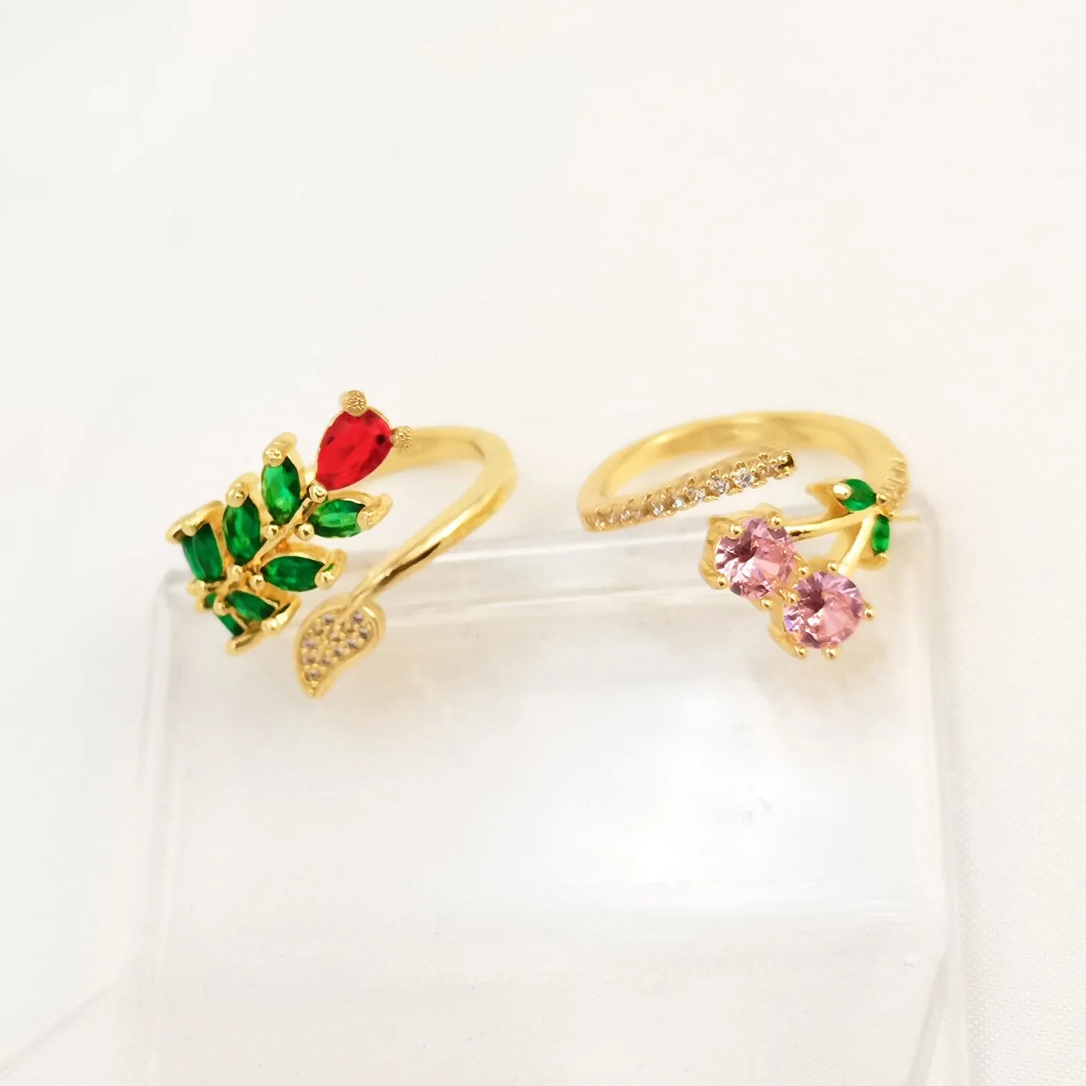 Women's geometric leaf open ring in gold plating with zircon accents on copper base
