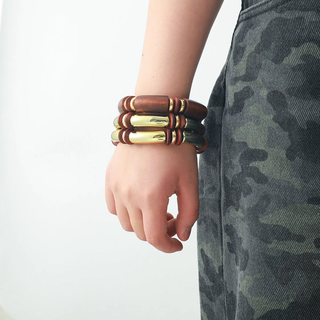 Multi-layer wooden necklace and bracelet jewellery set with alloy construction
