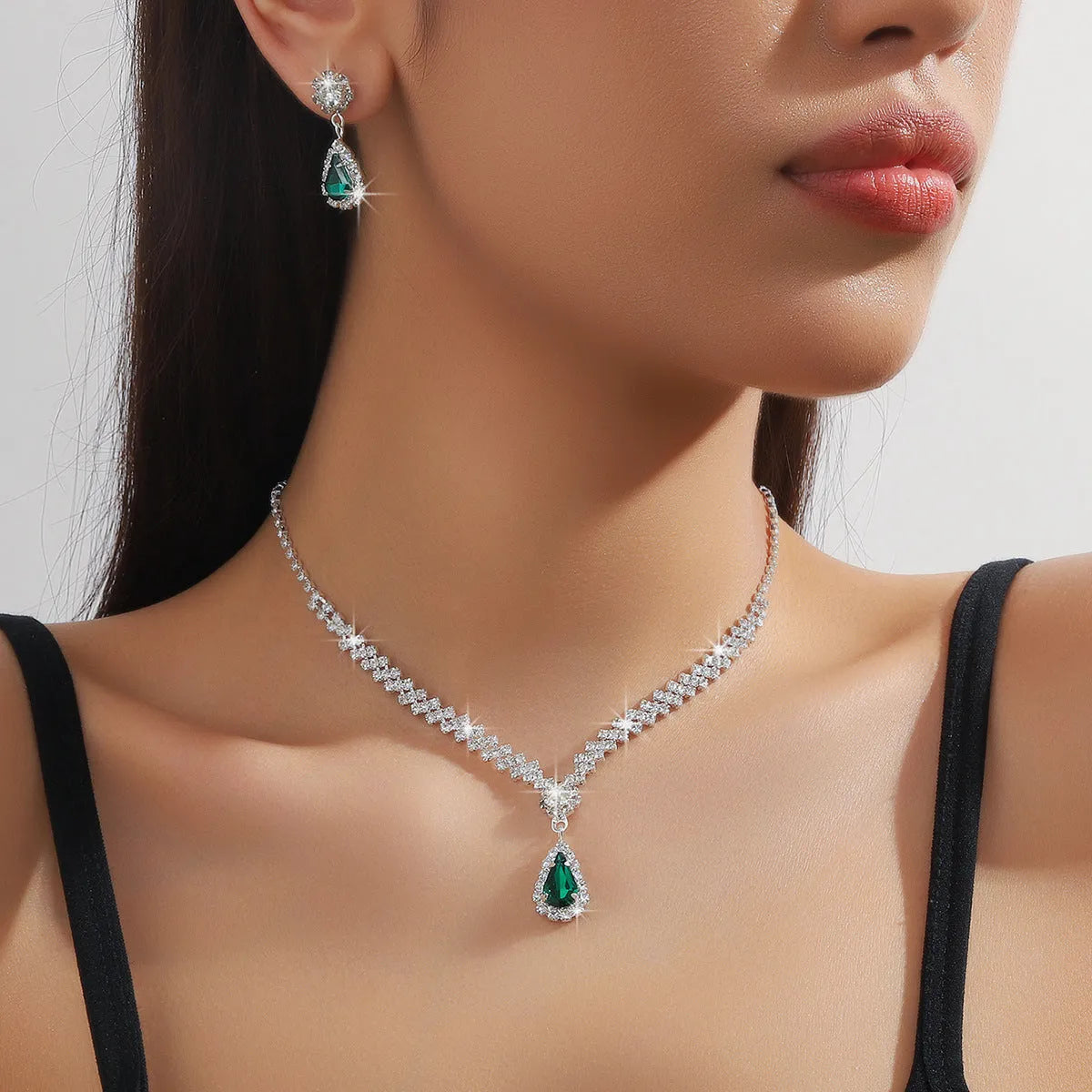 Claw chain rhinestone jewellery set with water drop design in multiple colour options