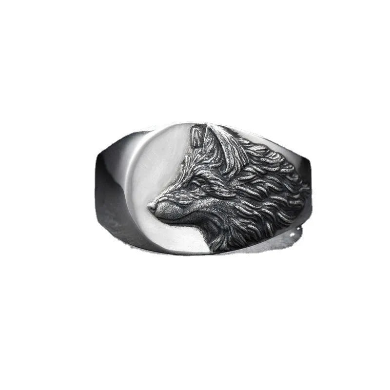 Men's geometric domineering wolf ring in silver alloy on a plain background