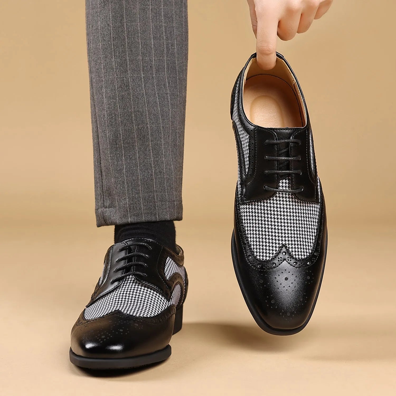 Men's casual leather shoes with imitation houndstooth plaid pattern, square toe, and front lace-up design