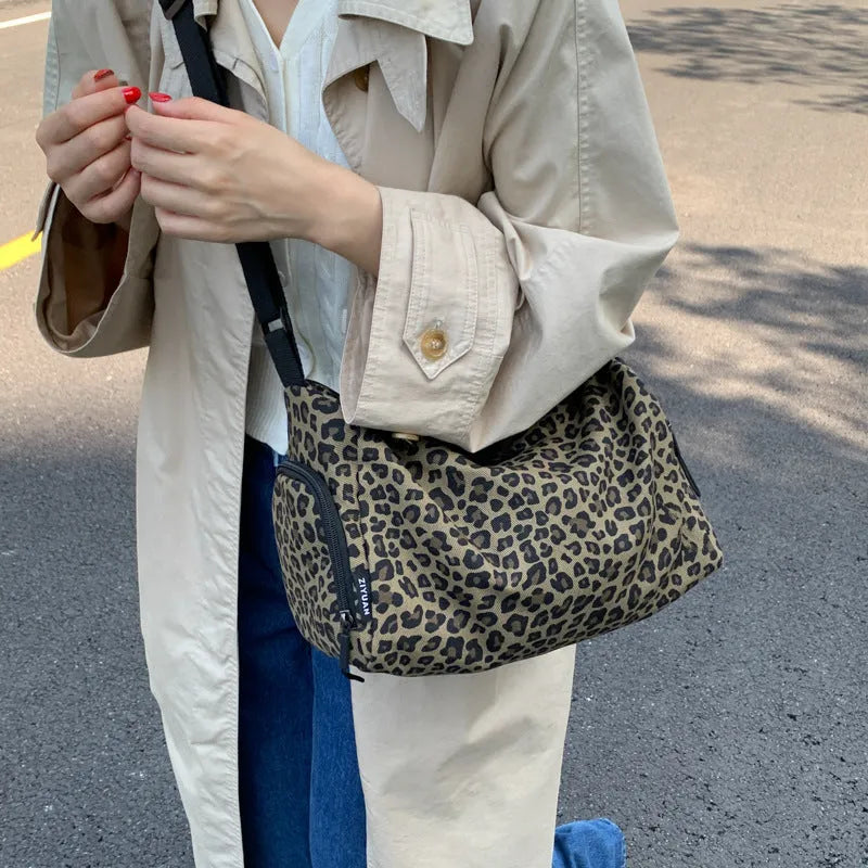 Large capacity leopard print shoulder messenger bag with stitched detailing