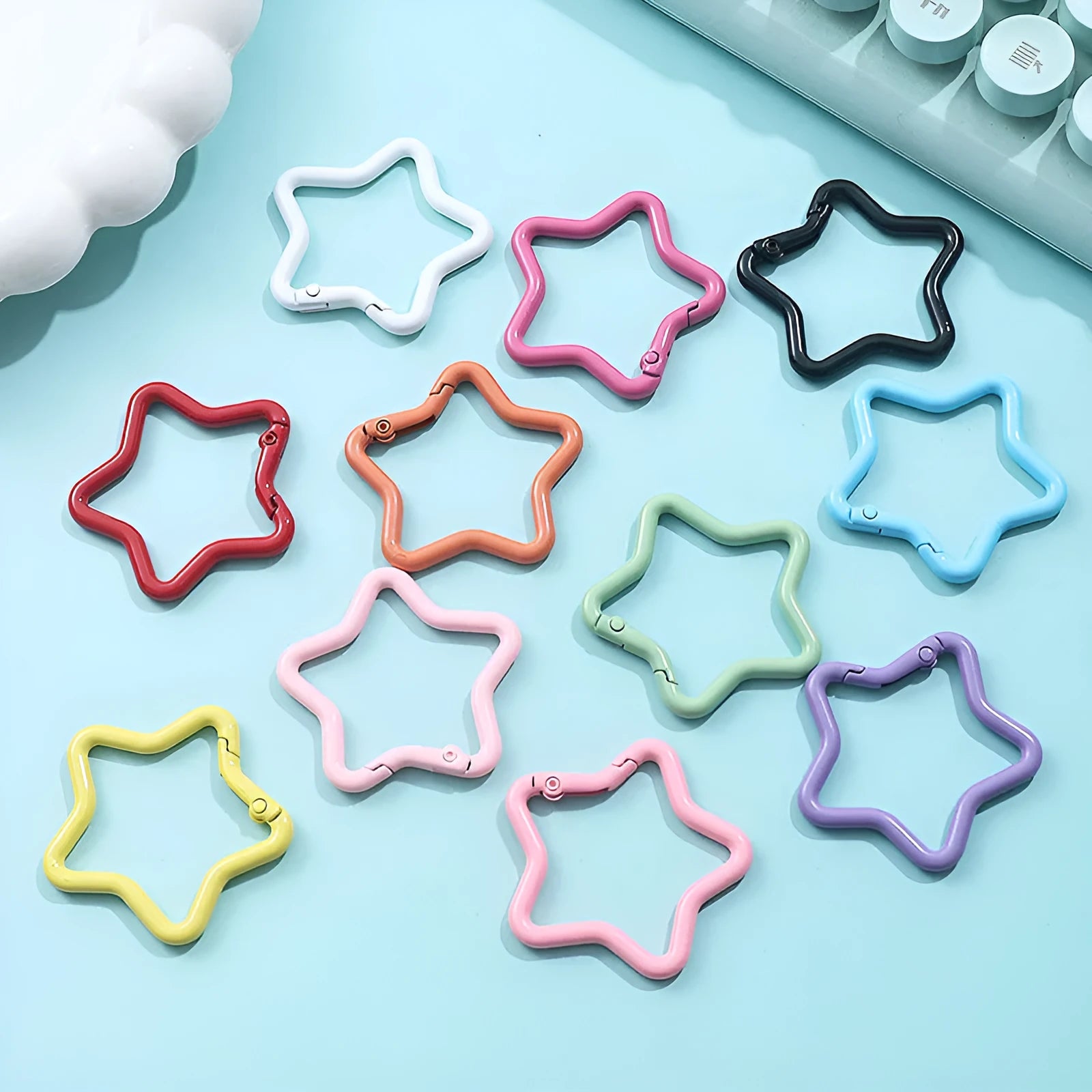 Zinc alloy five-pointed star keychain in multiple colour options for bag decoration