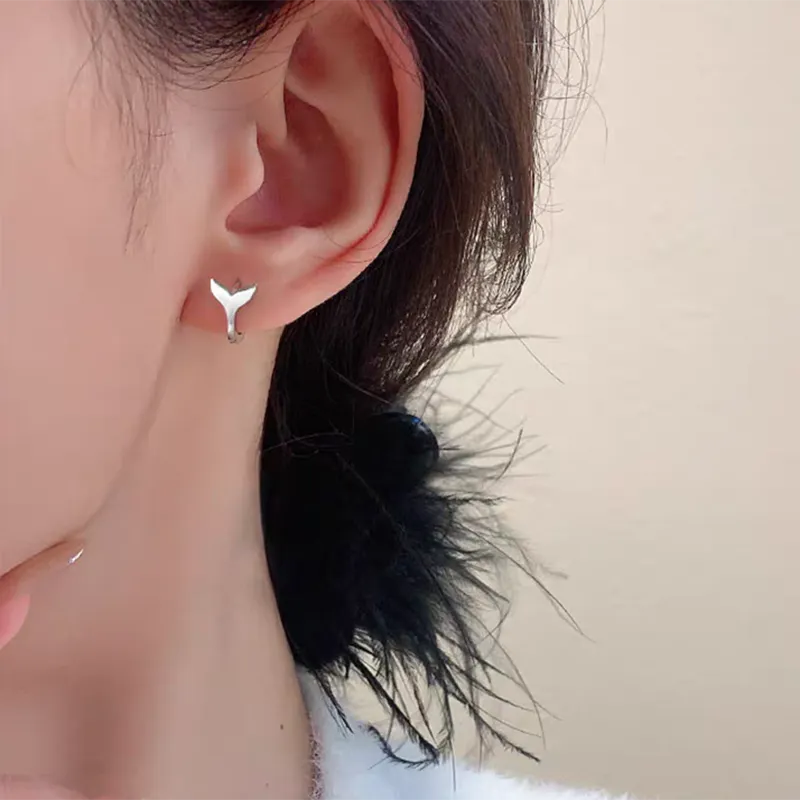 Women's fresh-style fishtail earrings in electroplated white gold or yellow gold colour