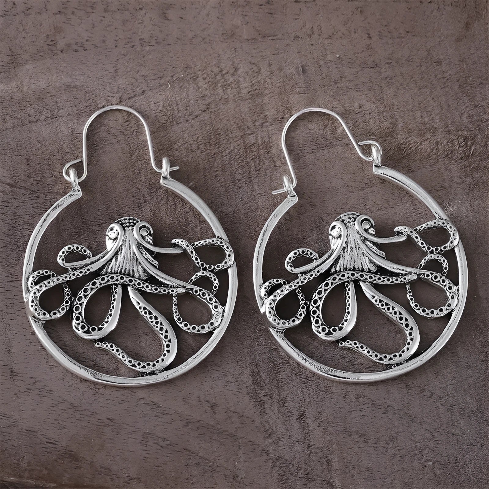 Vintage octopus earrings in antique silver finish with retro design details on zinc alloy