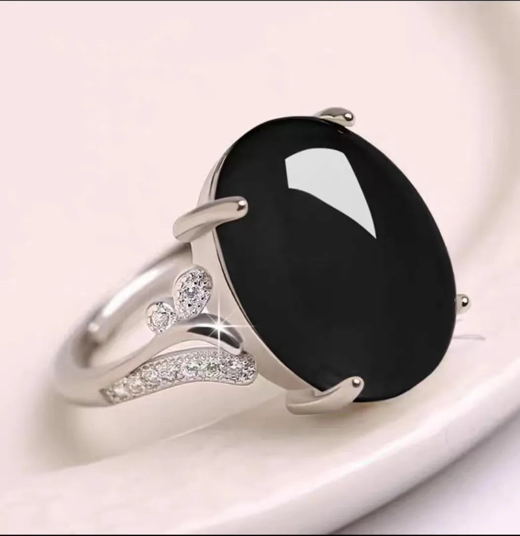Adjustable natural sapphire ring with geometric ethnic pattern in alloy construction