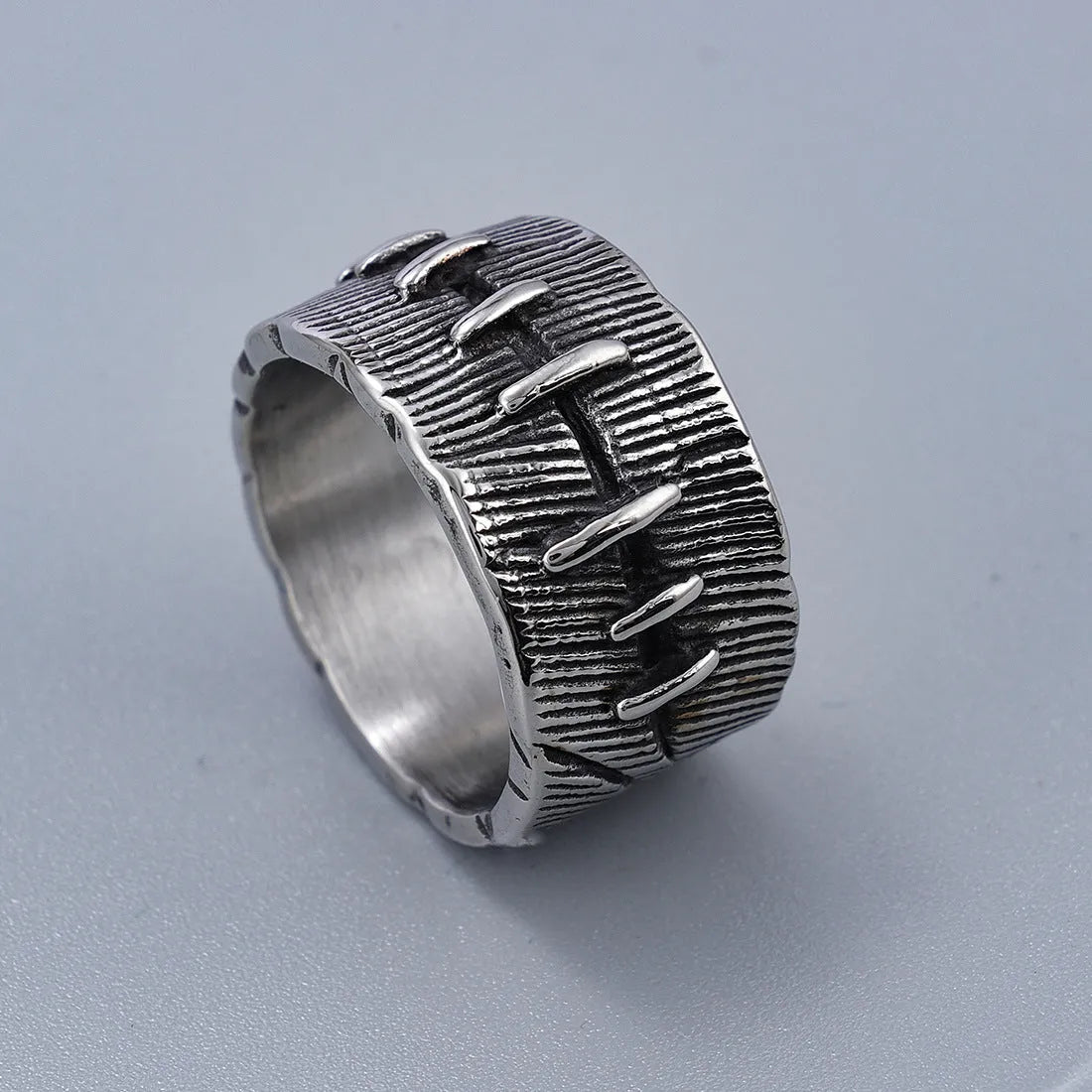 Titanium steel dark punk geometric U-shaped double ring in a retro colour on a size chart.