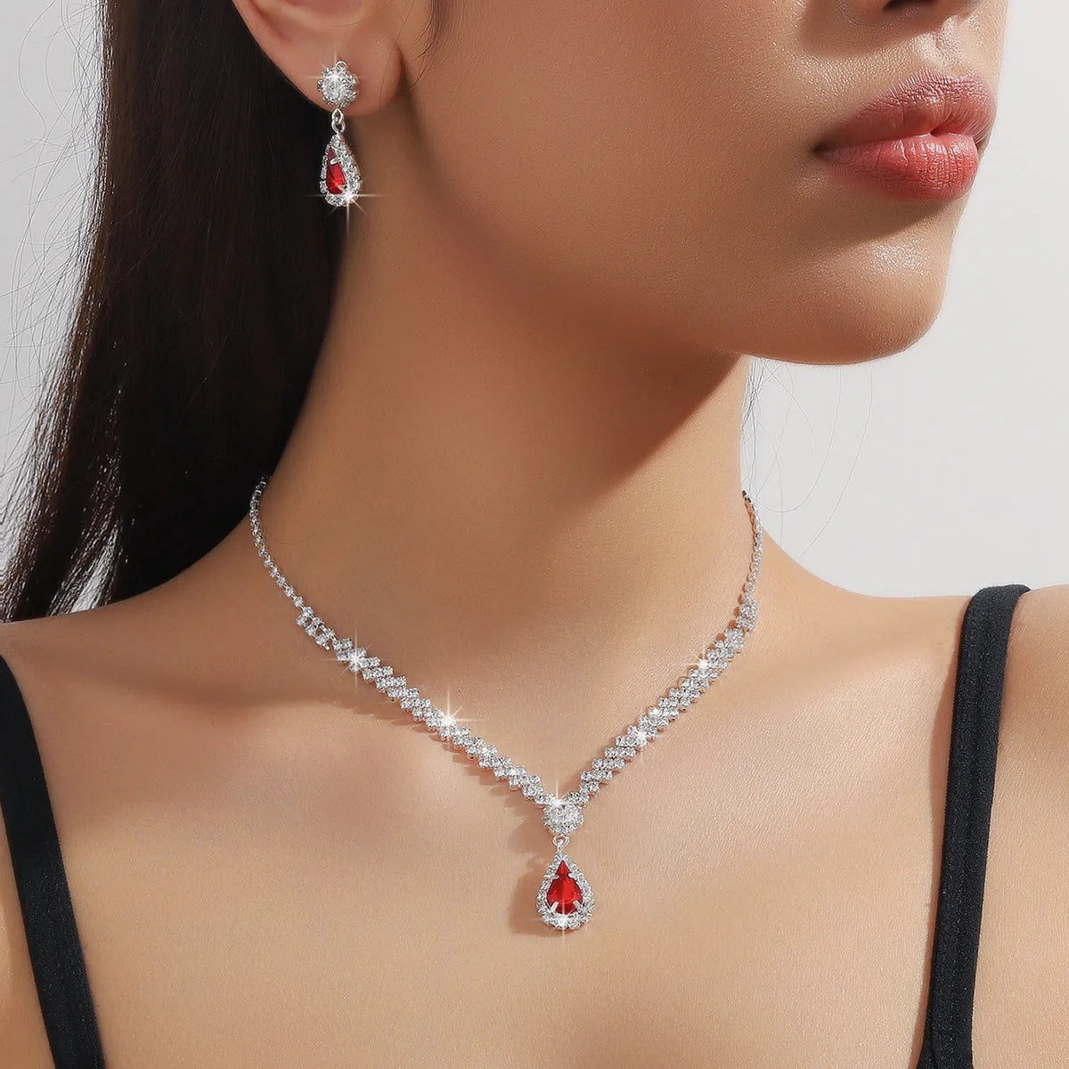 Claw chain rhinestone jewellery set with water drop design in multiple colour options