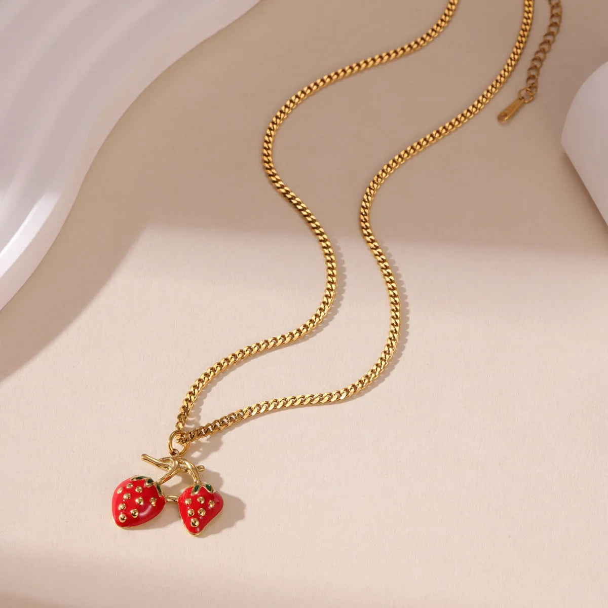 Strawberry-shaped alloy pendant necklace on stainless steel chain in red or white powder gradient colours