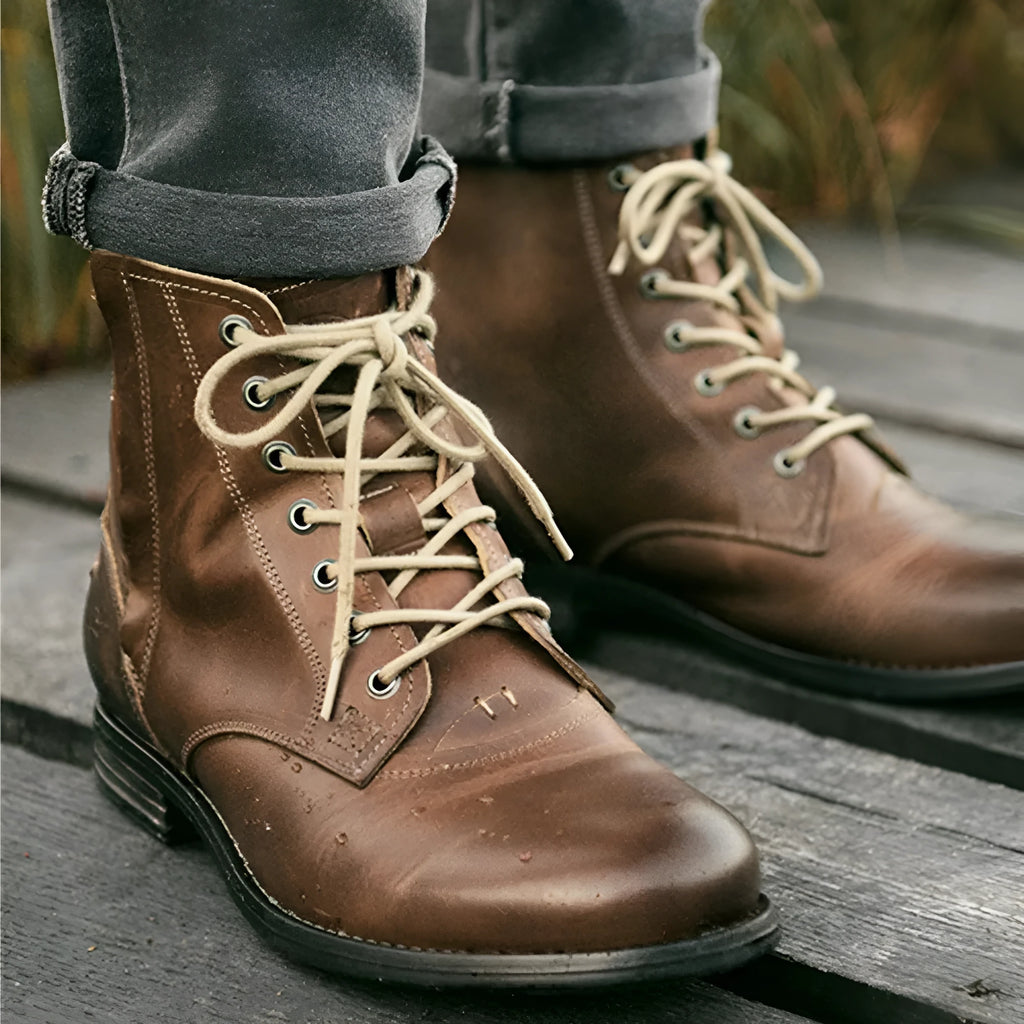 Knight Series men's black leather ankle boots with side zipper and waxed two-tone finish.