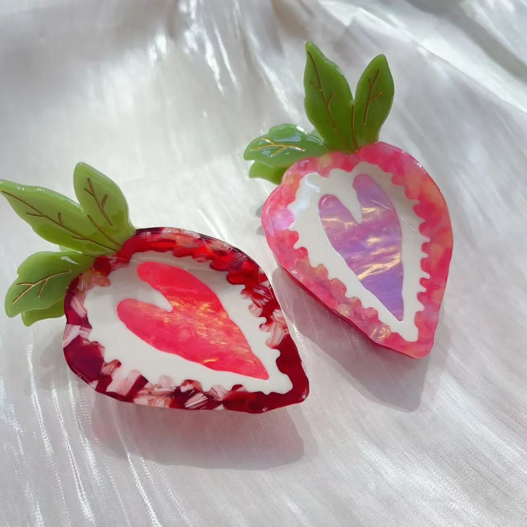 Strawberry-shaped girls hairpin with metal clip in pastoral style design