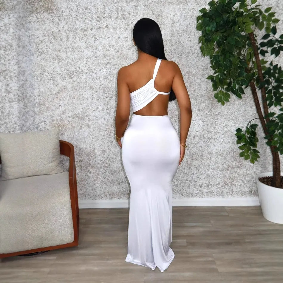 Women's solid colour one shoulder pleated long dress in milk silk polyester on a mannequin