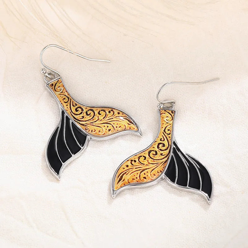 Women's fishtail design earrings with whale motif in white gold colour retro style