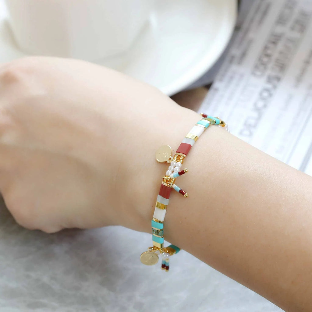 Handmade women's imitation pearl beaded bracelet in European American style with six colour options.