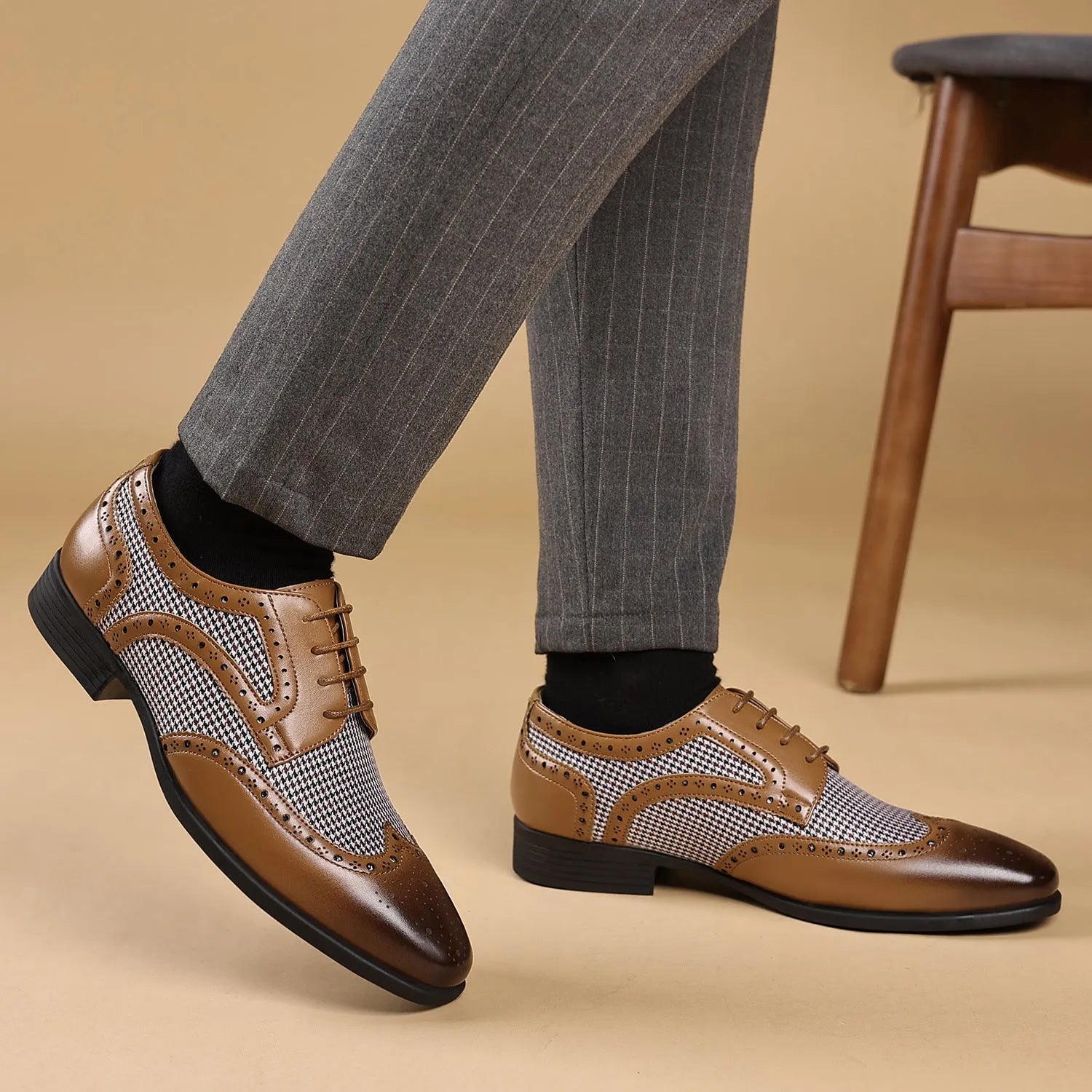 Men's casual leather shoes with imitation houndstooth plaid pattern, square toe, and front lace-up design
