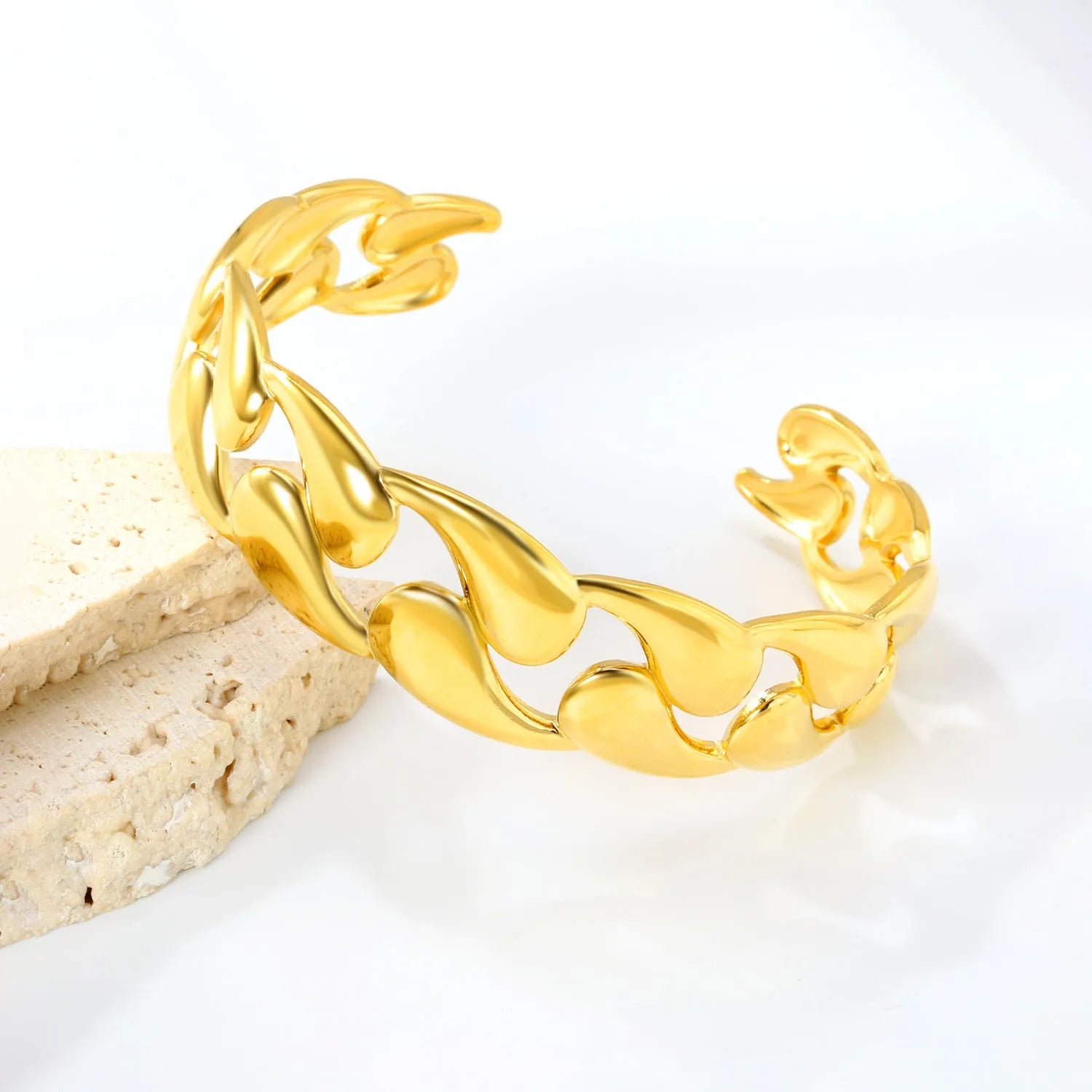 Stainless steel alloy bracelet with European American advanced design in three colour options