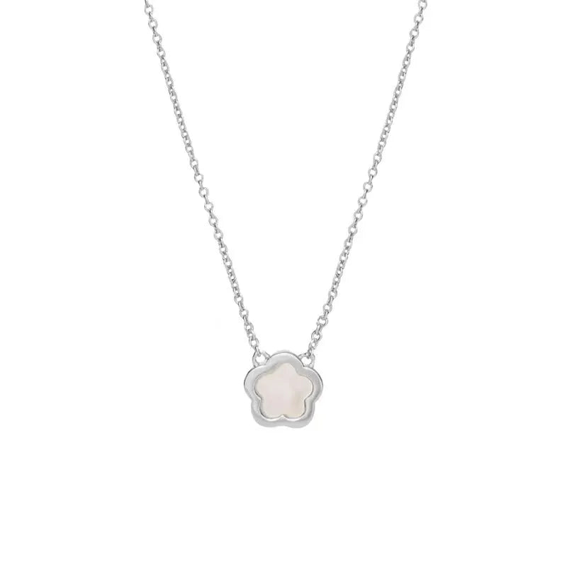 White mother shell flower necklace with copper chain in silver or gold finish