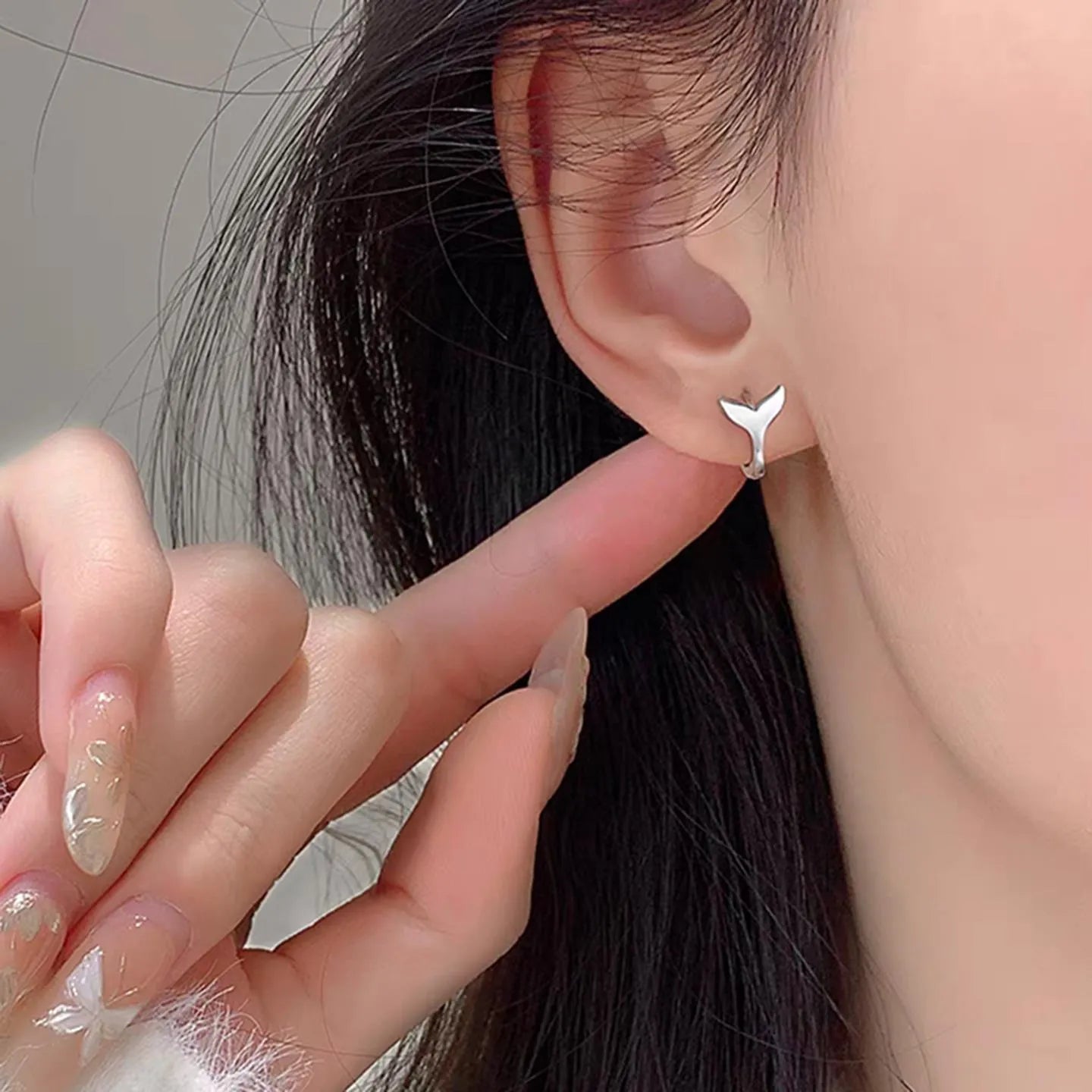 Women's fresh-style fishtail earrings in electroplated white gold or yellow gold colour