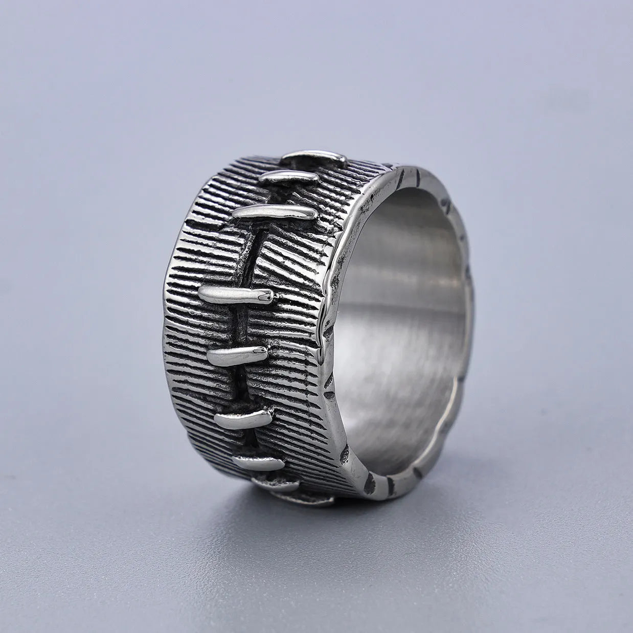 Titanium steel dark punk geometric U-shaped double ring in a retro colour on a size chart.
