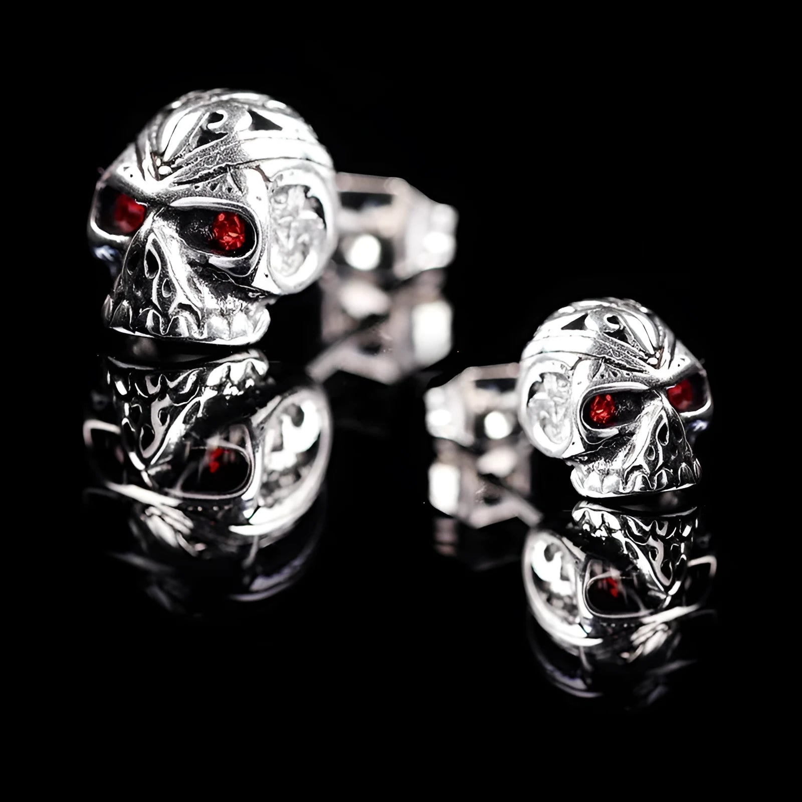 Retro red eye skull stud earrings with alloy metal construction and gemstone inlays