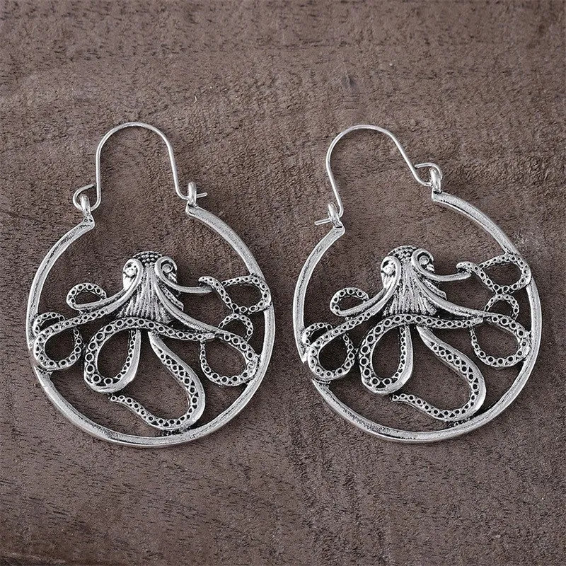 Vintage octopus earrings in antique silver finish with retro design details on zinc alloy
