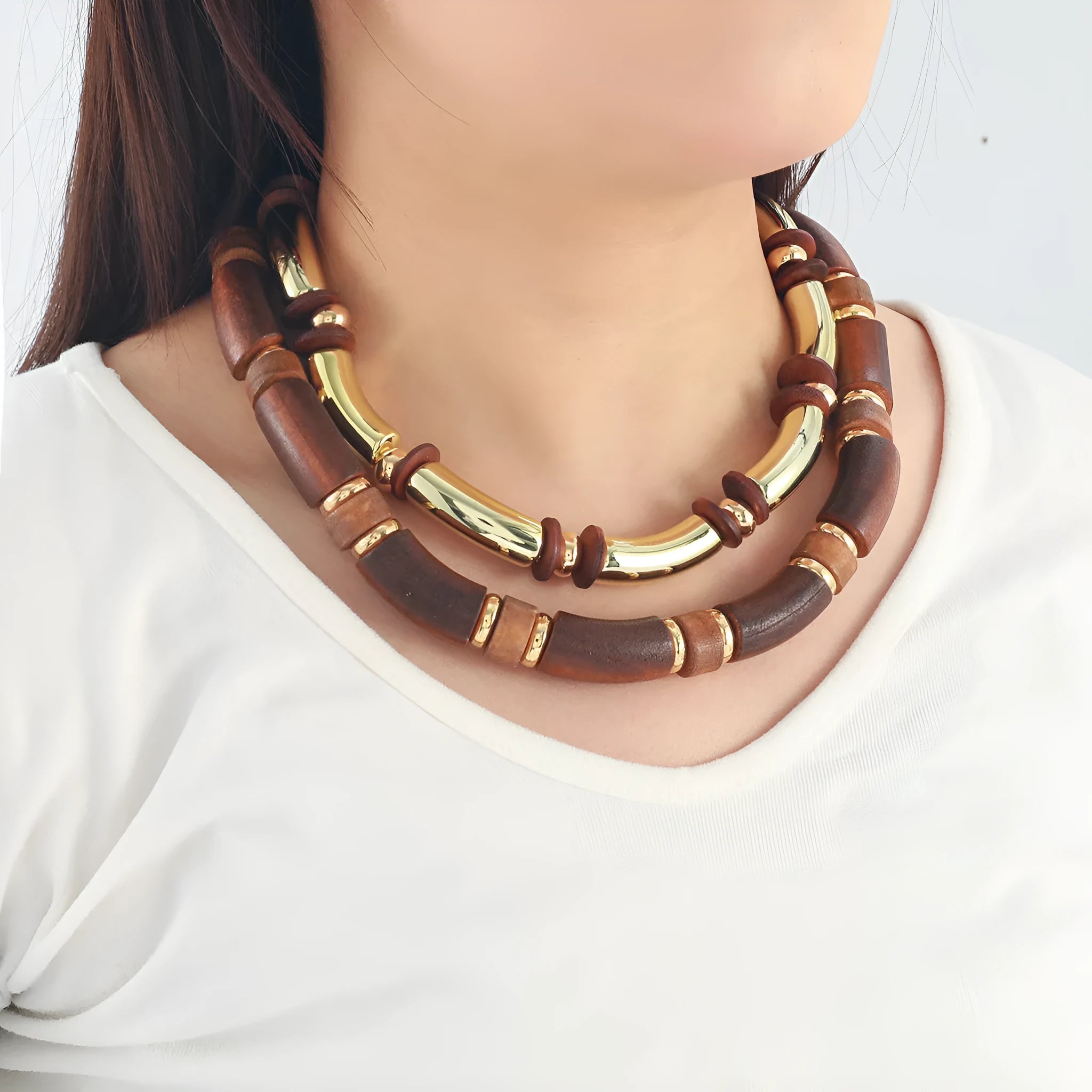 Multi-layer wooden necklace and bracelet jewellery set with alloy construction
