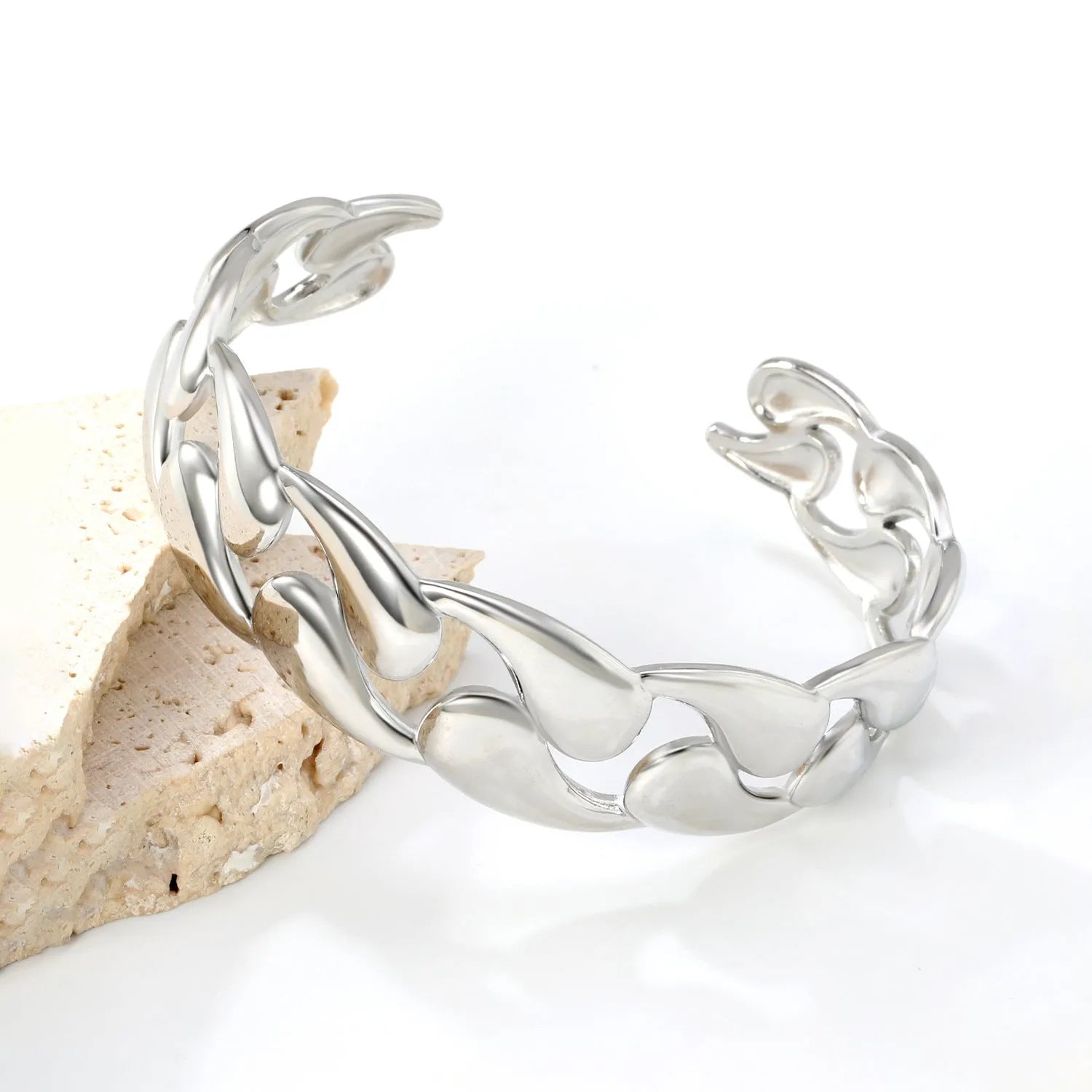 Stainless steel alloy bracelet with European American advanced design in three colour options