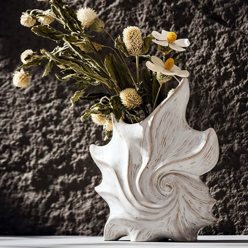 Ceramic vase with European retro style and coloured glaze finish in Hexi Li or Mo ni'an design