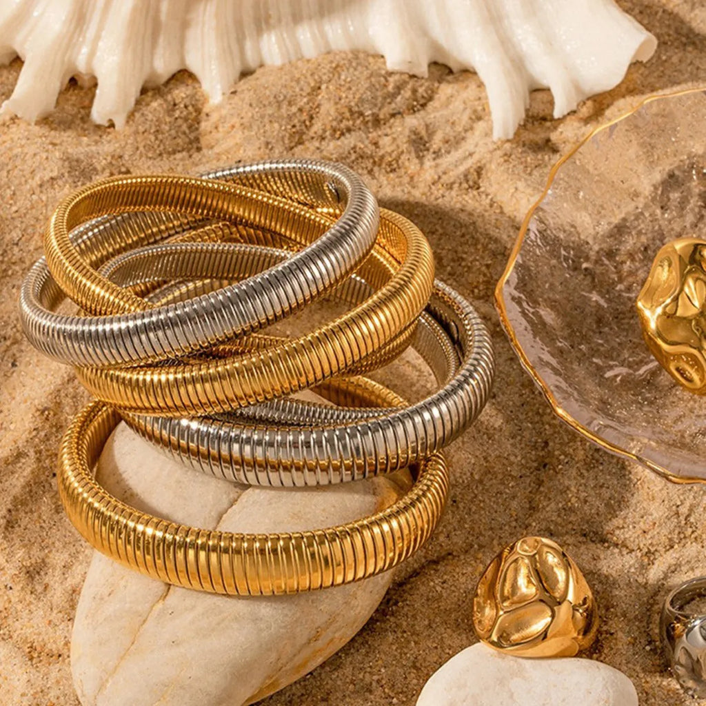 Women's elastic titanium steel bracelet with vertical stripe ring pattern in gold finish