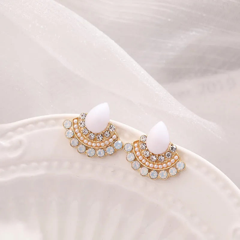 Women's silver retro fan-shaped rhinestone earrings with geometric design