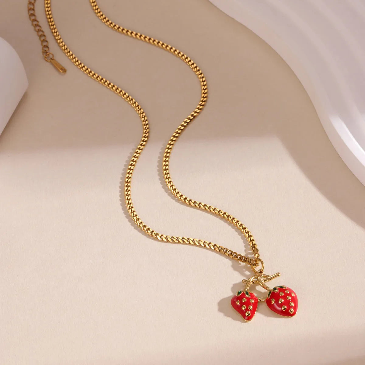 Strawberry-shaped alloy pendant necklace on stainless steel chain in red or white powder gradient colours
