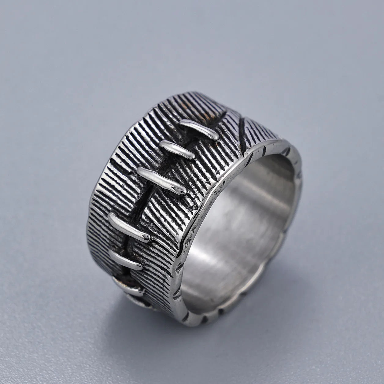 Titanium steel dark punk geometric U-shaped double ring in a retro colour on a size chart.