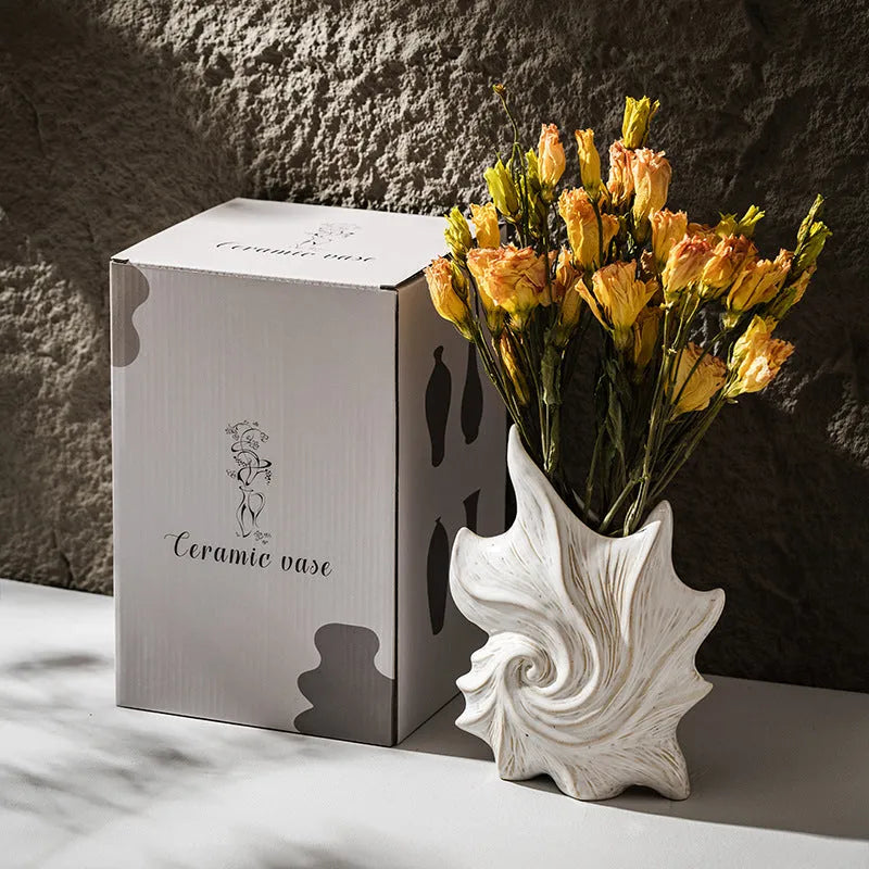 Ceramic vase with European retro style and coloured glaze finish in Hexi Li or Mo ni'an design