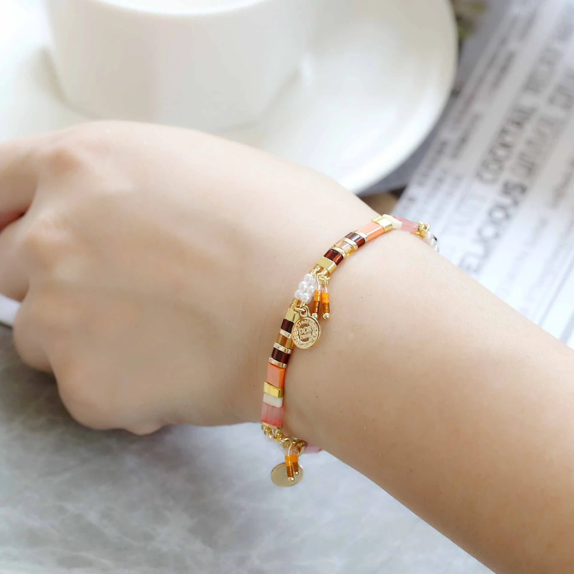 Handmade women's imitation pearl beaded bracelet in European American style with six colour options.