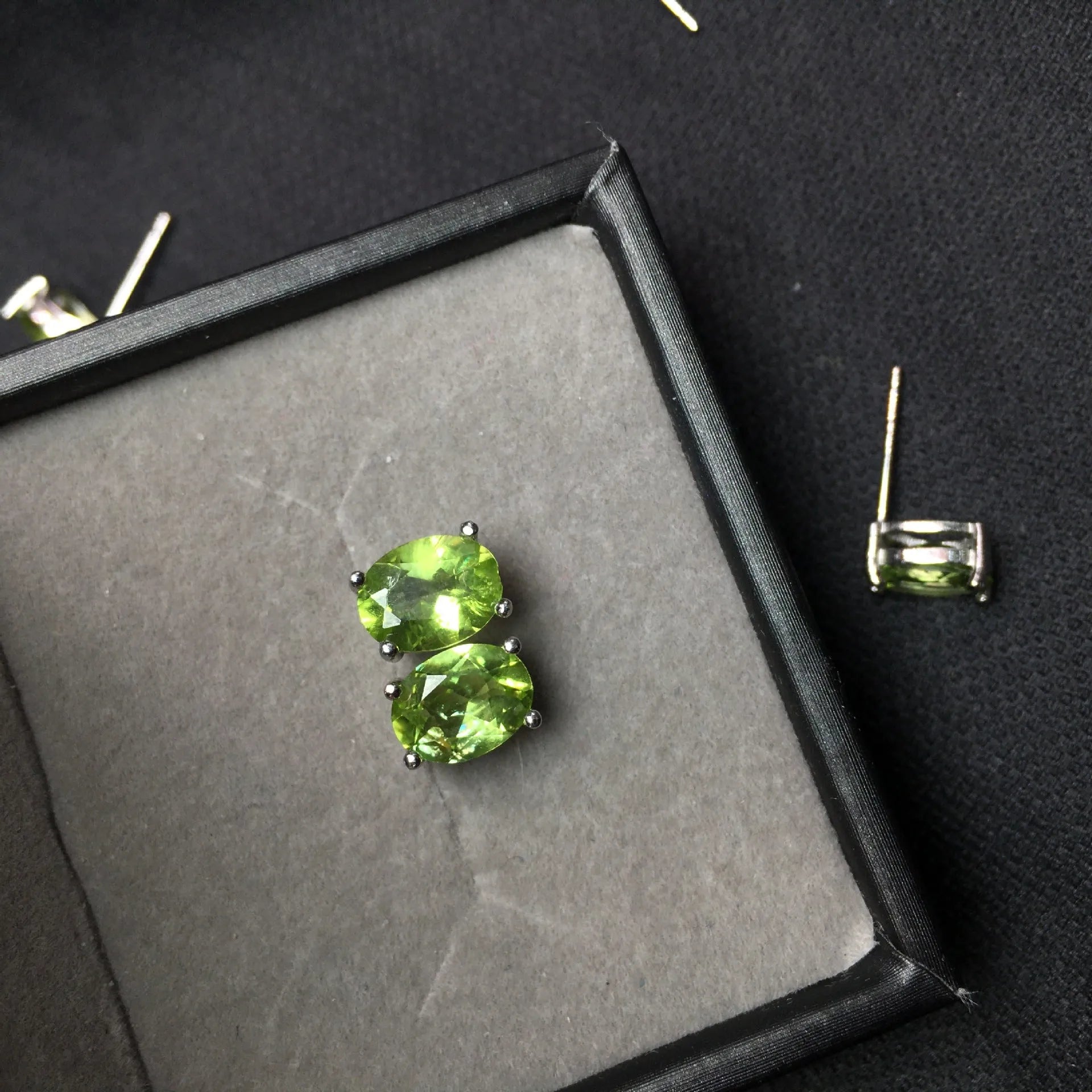 Natural grass green olivine stud earrings with geometric S925 silver setting and 6×8mm faceted stone