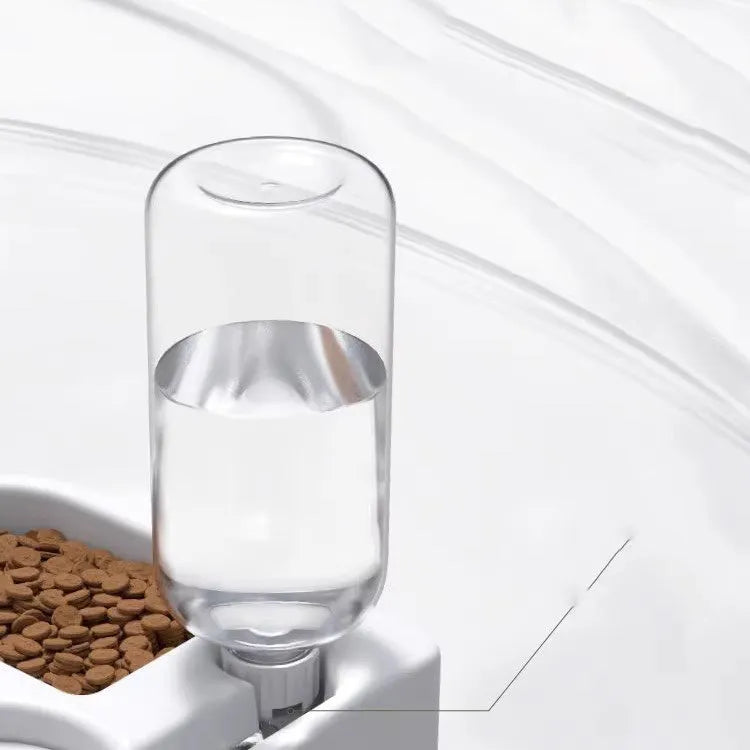 White automatic cat water fountain with 2.5L capacity and quiet pump operation