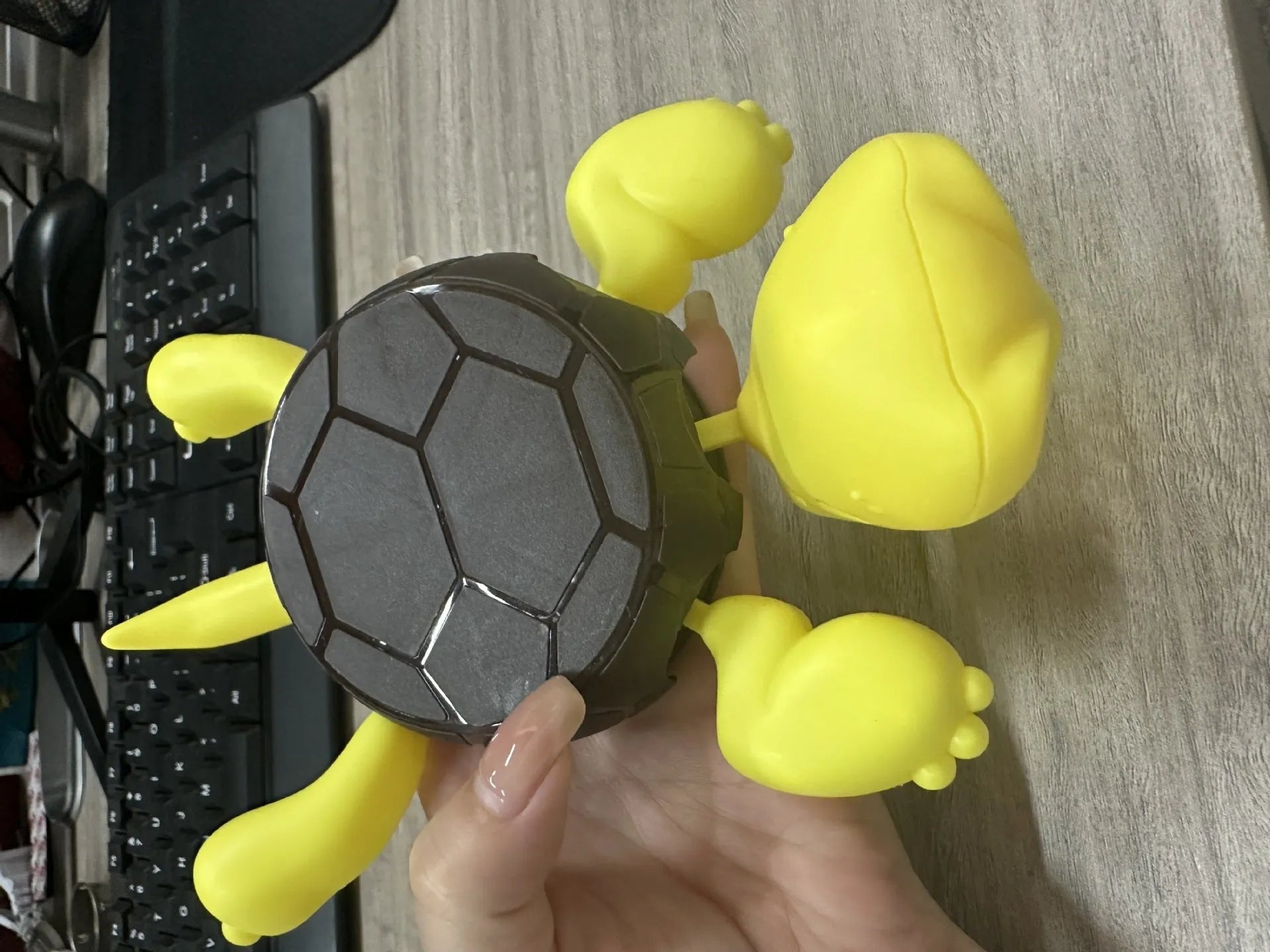 Turtle-shaped ABS plastic coaster in light green colour for heat insulation