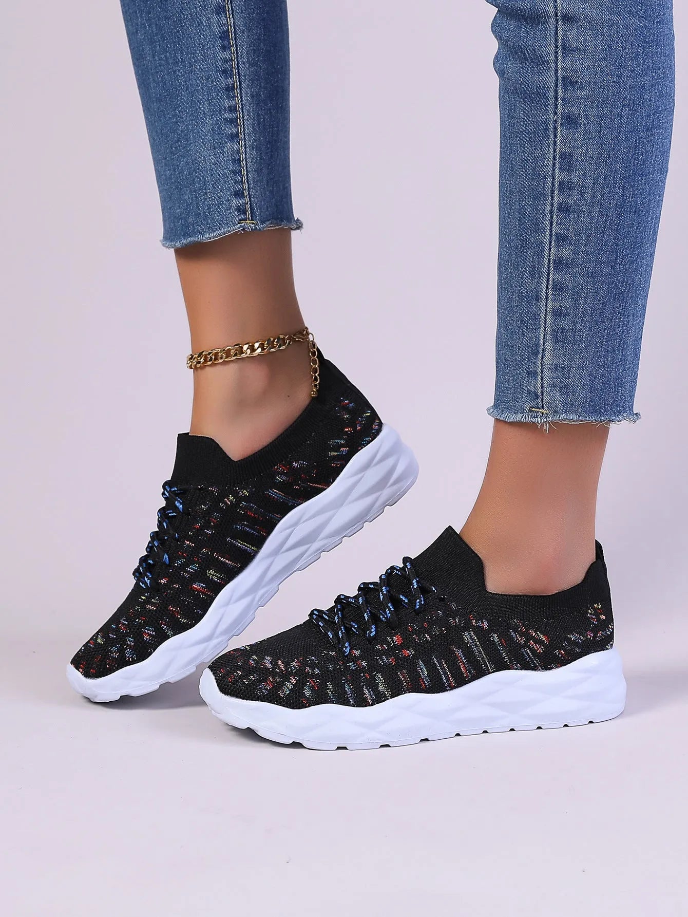 Solid colour women's flying woven pumps with mesh upper, flat heel, round toe, and cross shoulder straps