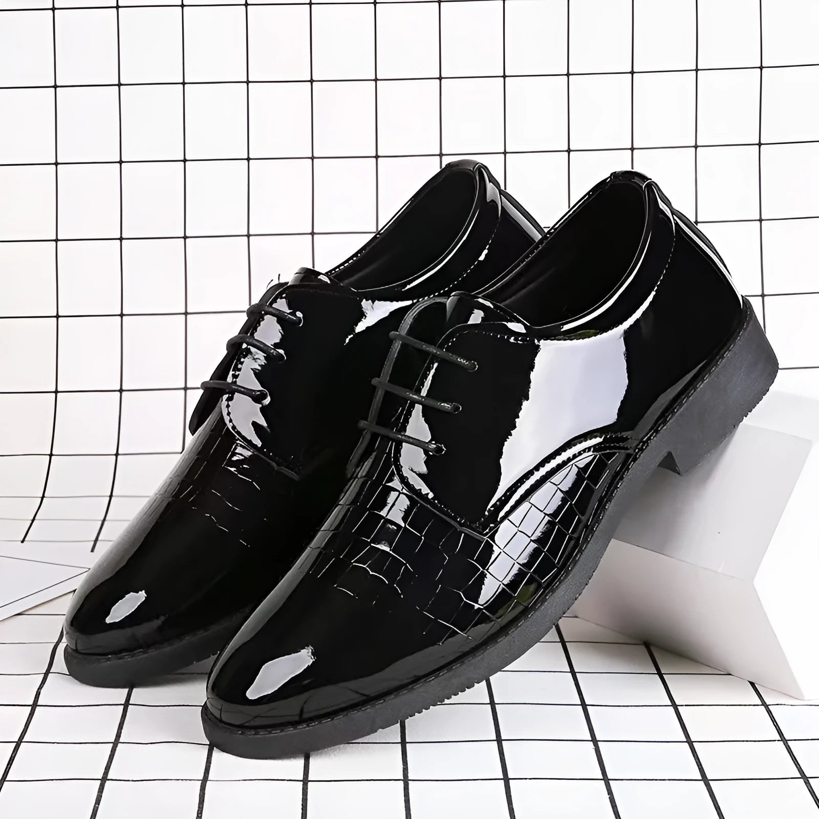 Autumn men's British style leather shoes low top round toe metal detail black 3303