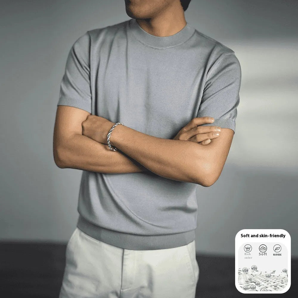 Men's solid colour knitted t-shirt with round neck and short sleeves in a polyester blend fabric.