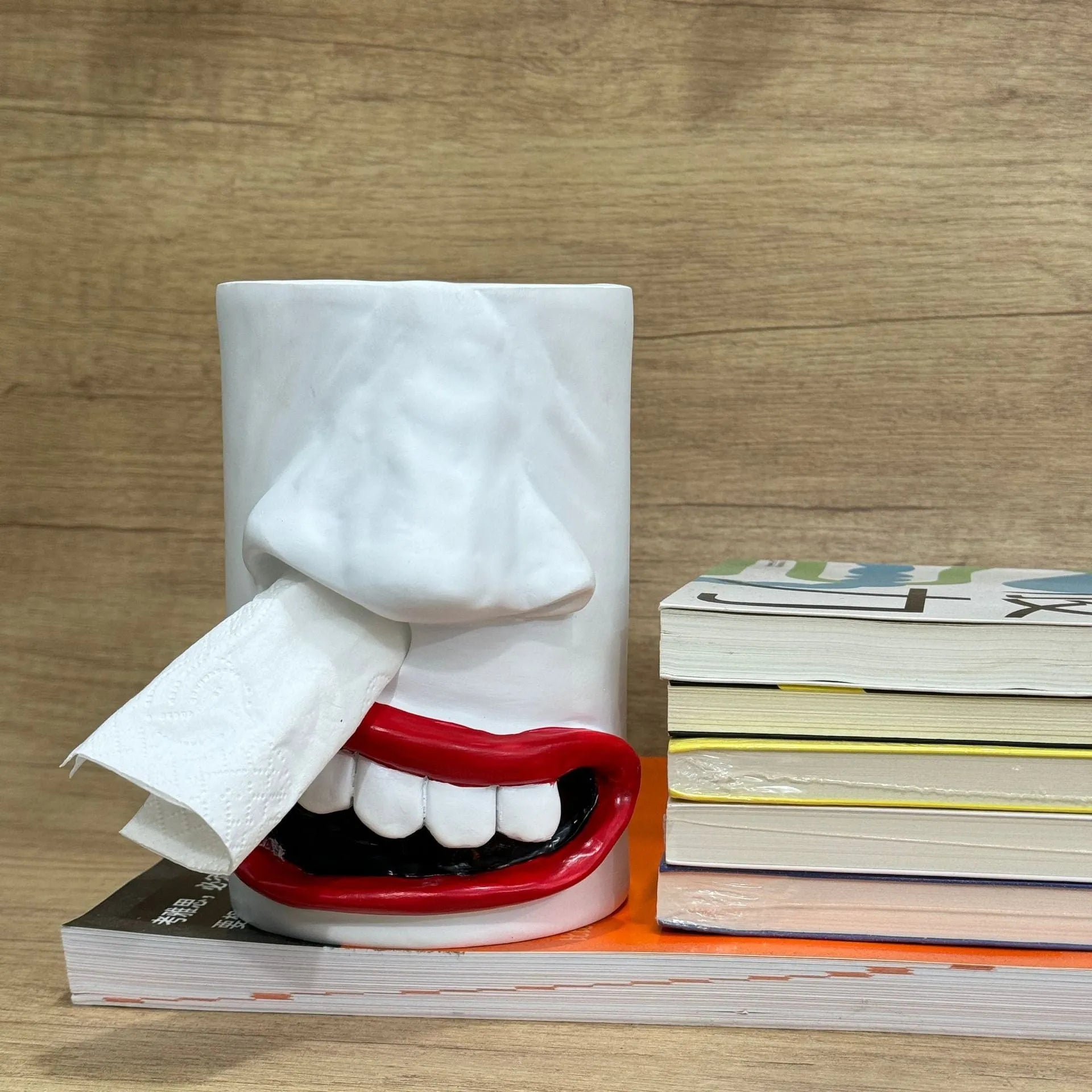 Resin tissue box holder with American style design measuring 8.5 x 14.6cm