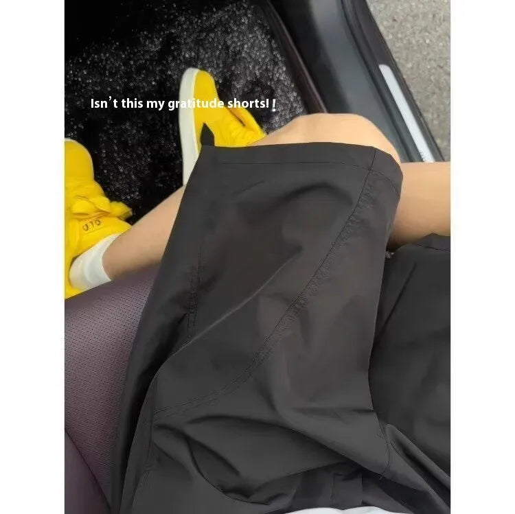 Men's quick-drying polyester sports shorts in straight-leg fifth-length design