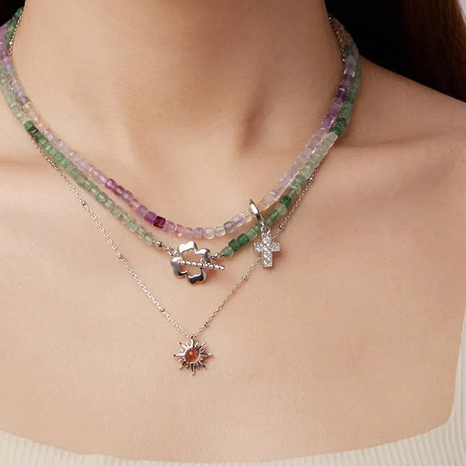 S925 sterling silver sun pendant necklace on display, electroplated finish, O-shaped chain, colour BSN440