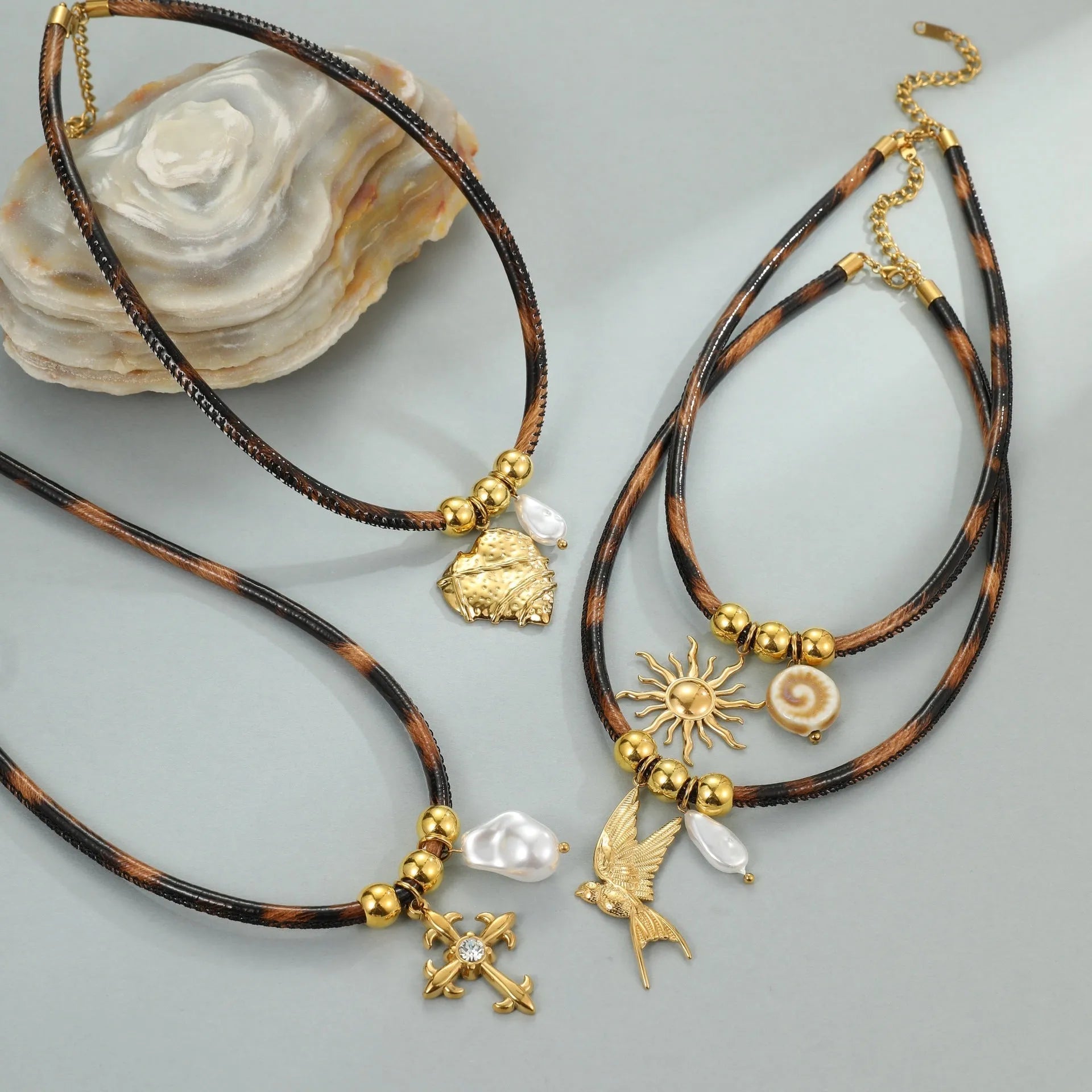 Geometric leopard pendant necklace for women in gold-plated stainless steel on an adjustable chain.