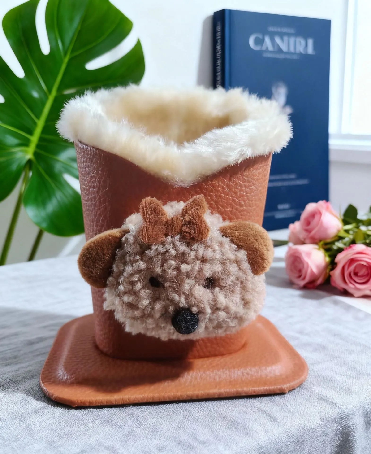Nordic style fluffy cartoon desktop glasses storage bucket in leather with animal design, 11.6x8.1x12cm