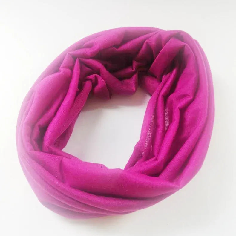 Seamless polyester headscarf for outdoor sports in a choice of colours.