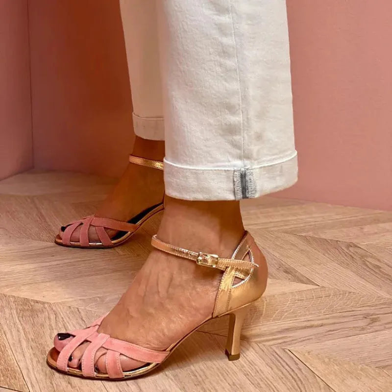 Plus size peep toe sandals with buckle fastening and herringbone toe holder in black