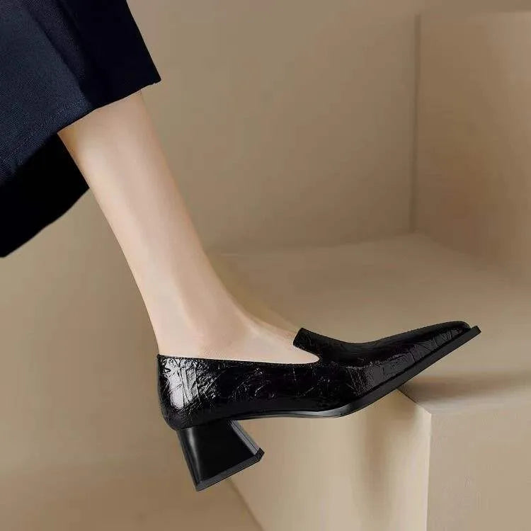 Women's solid colour pointed deep mouth kitten heel shoes with low heel and mid-top shaft