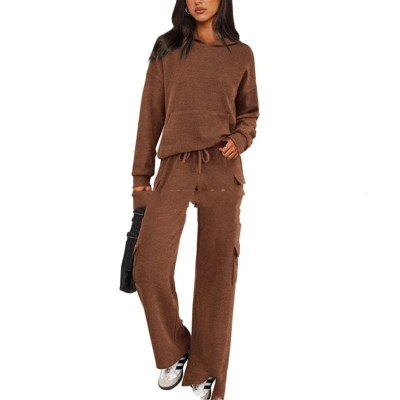 Women's polyester sports suit with regular sleeves and trousers in multiple colour options