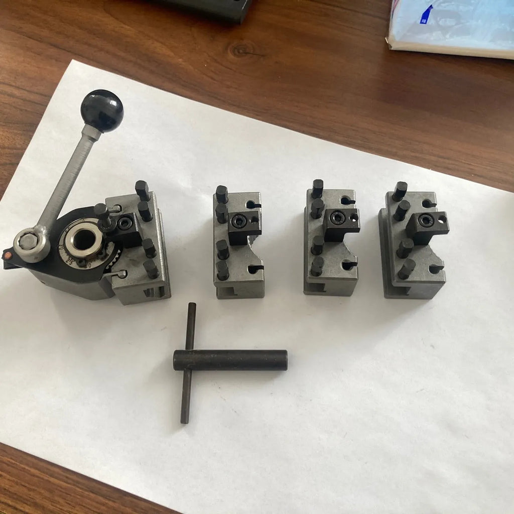 Aa type quick change tool holder in alloy iron for household metal lathes with extra bed included